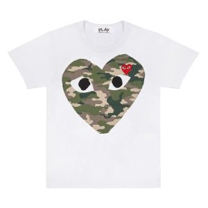 PLAY WHITE T-SHIRT WITH CAMO PRINTED HEART